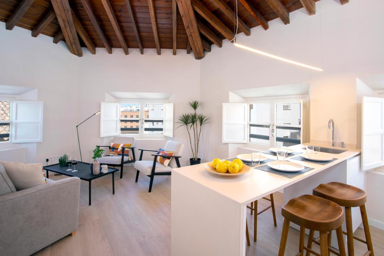 Apartamentos Thyssen Cisneros By Rent Me Málaga Kültér fotó