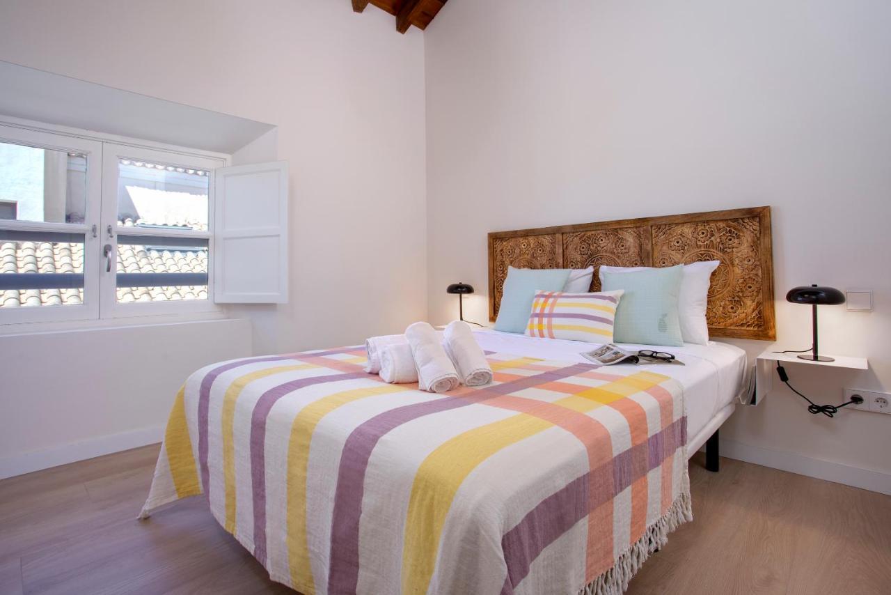 Apartamentos Thyssen Cisneros By Rent Me Málaga Kültér fotó