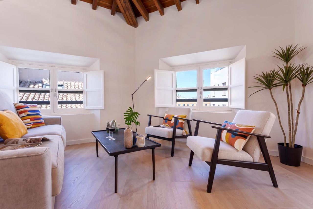 Apartamentos Thyssen Cisneros By Rent Me Málaga Kültér fotó