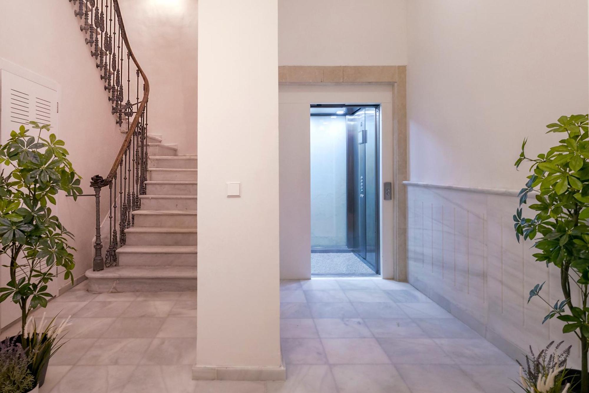 Apartamentos Thyssen Cisneros By Rent Me Málaga Kültér fotó